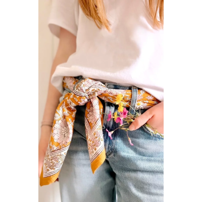 SO FAMILY Foulard Dheli Safran.