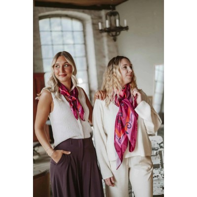 Shanna Foulard Carré Love Bordeaux.