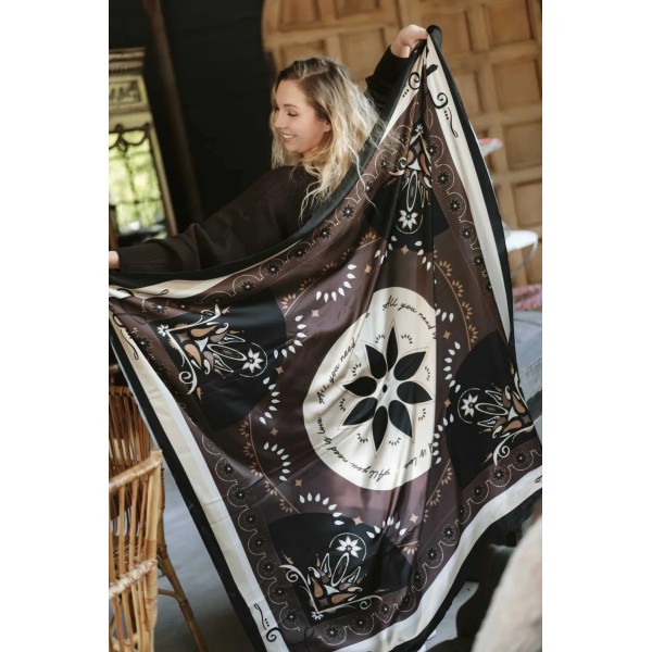 Shanna Foulard Carré Love Choco.